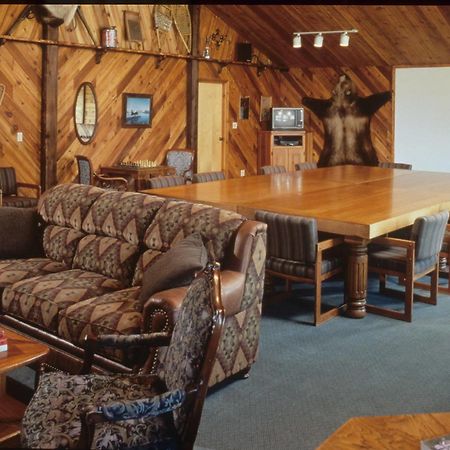 Inconnu Lodge Mcevoy Lake Екстериор снимка
