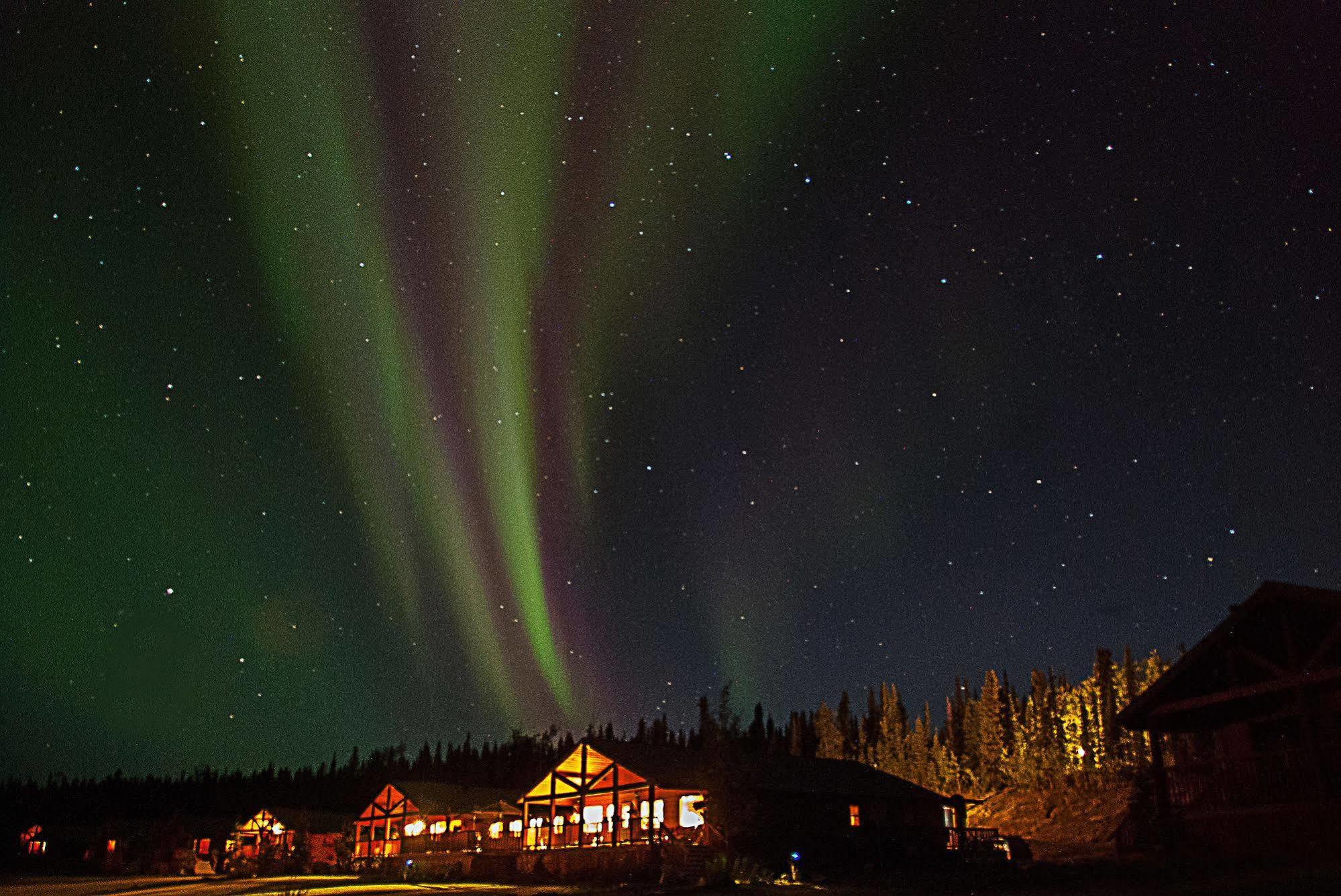 Inconnu Lodge Mcevoy Lake Екстериор снимка