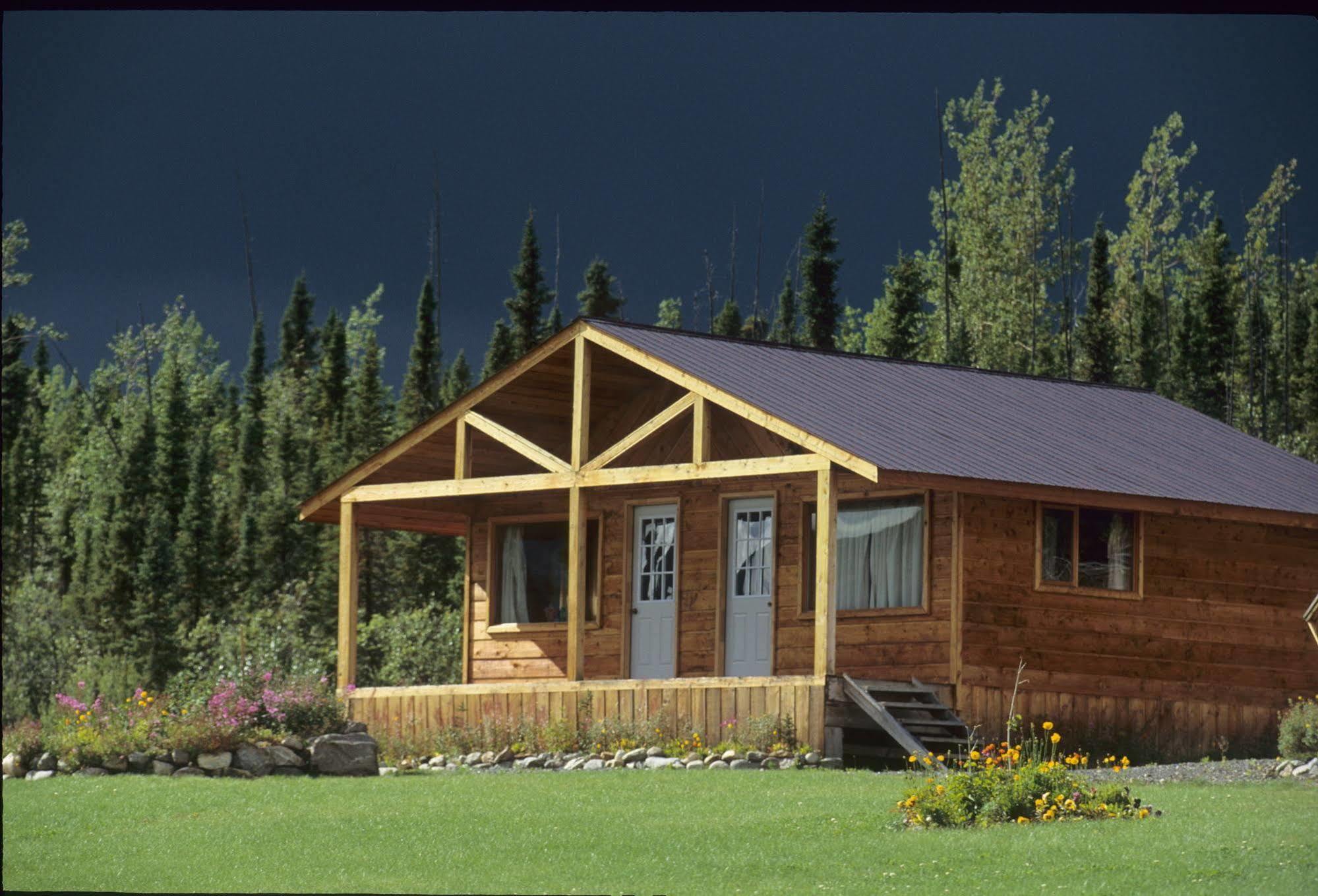 Inconnu Lodge Mcevoy Lake Екстериор снимка