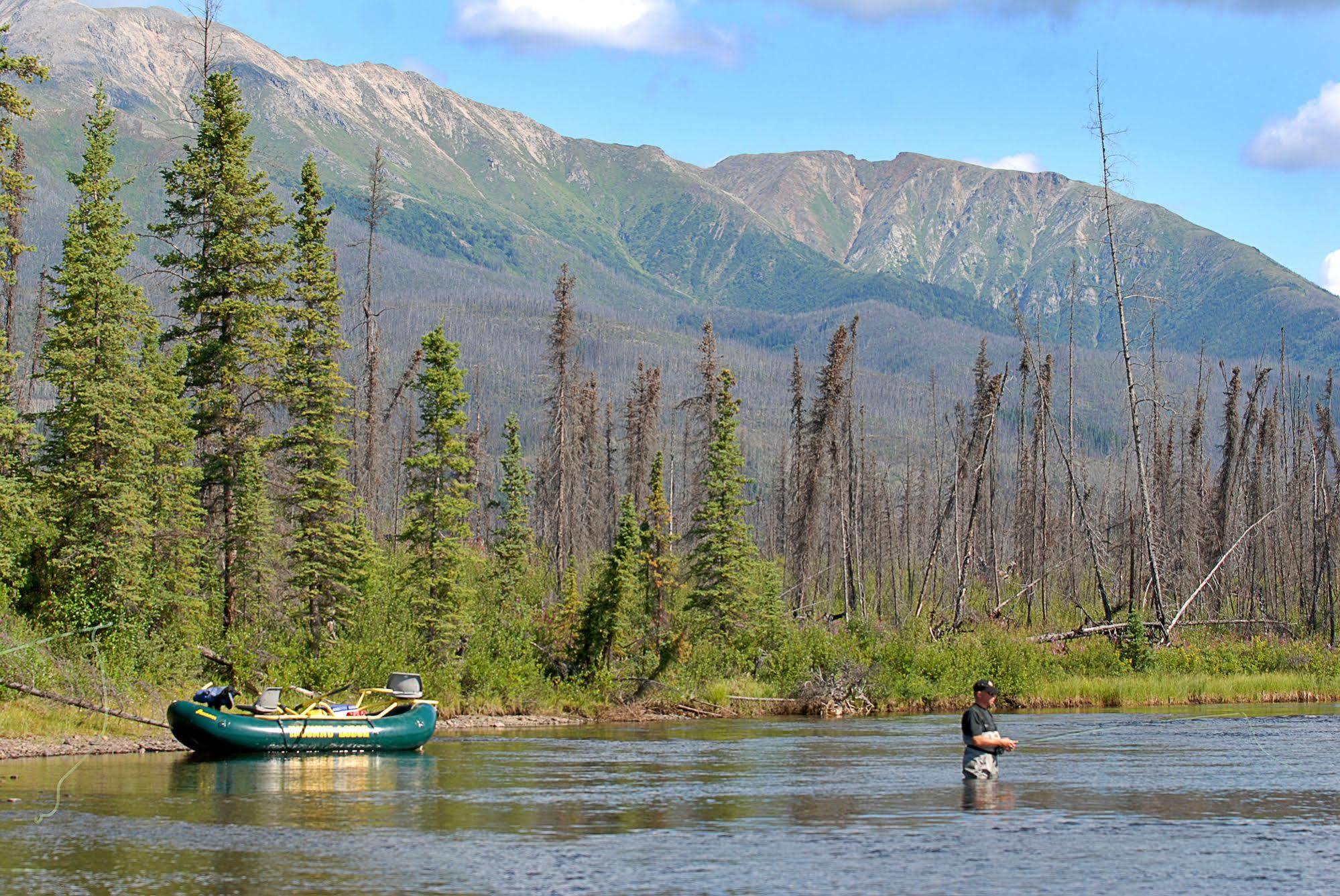 Inconnu Lodge Mcevoy Lake Екстериор снимка